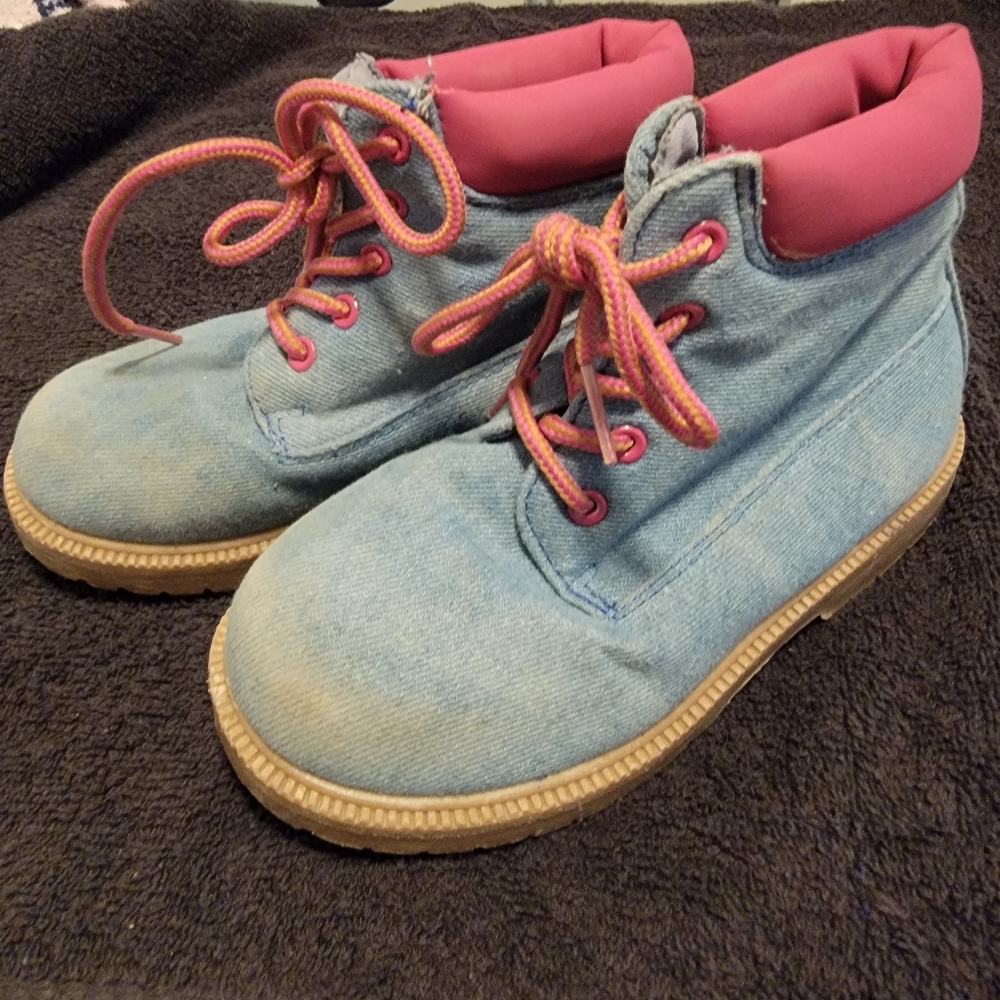 Girls boots